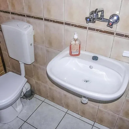 2 Bedroom Lovely In